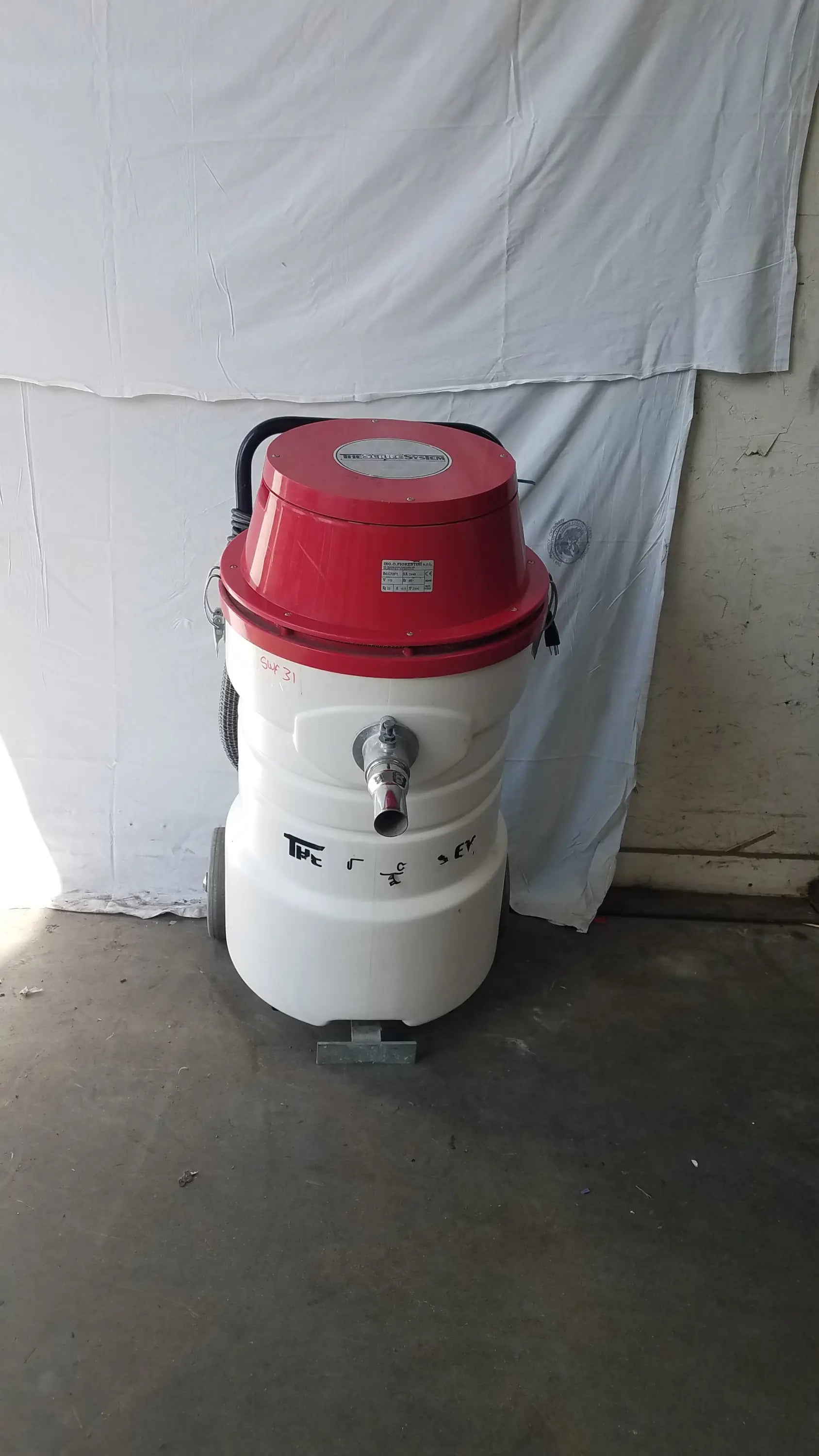 Surtec system c72f1 wet dry vacuum cleaner 115v red and white cylindrical body with black handle and metal hose attachment