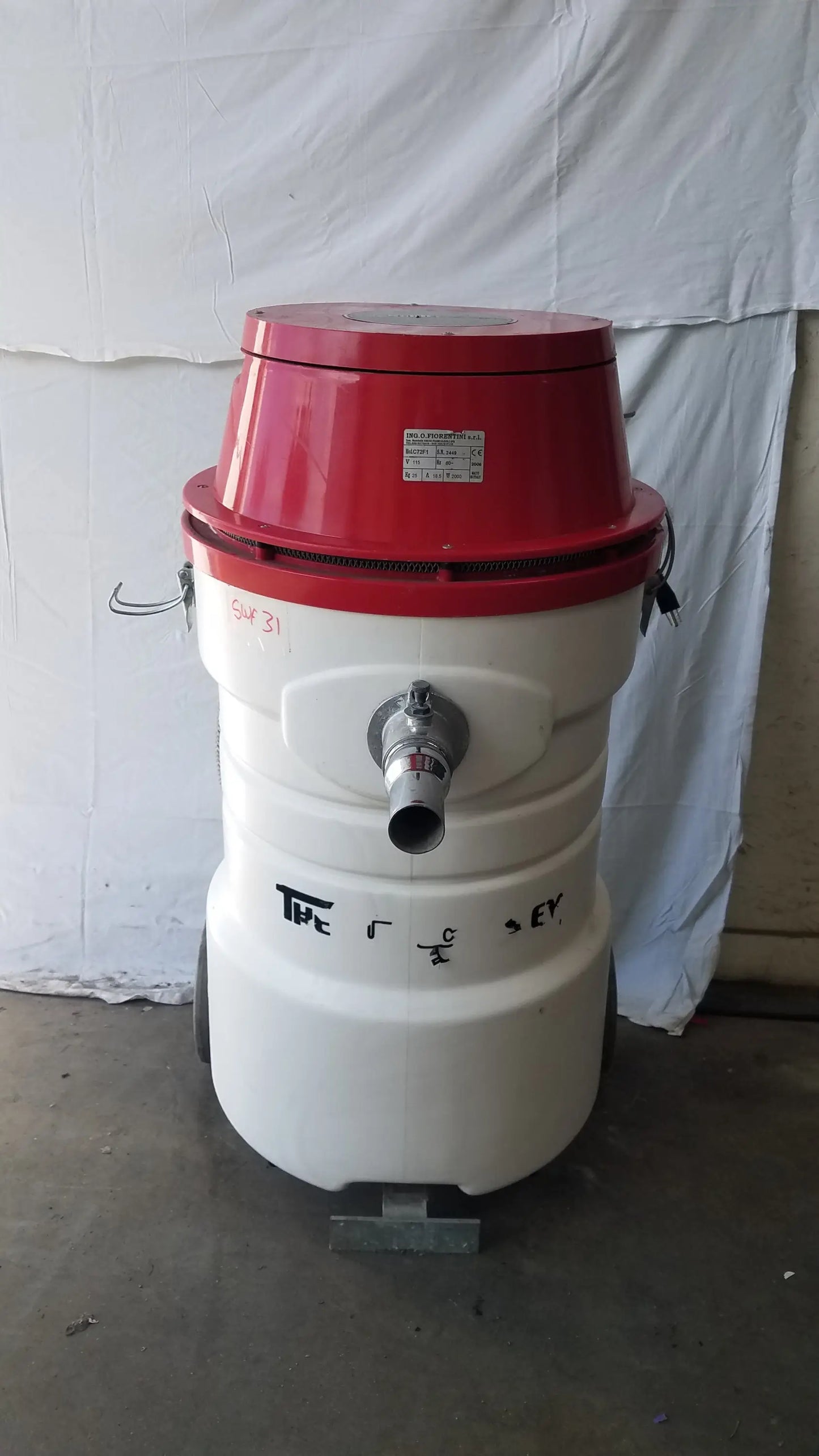 Surtec system c72f1 red and white wet dry vacuum cleaner with cylindrical body metal hose attachment and wheels