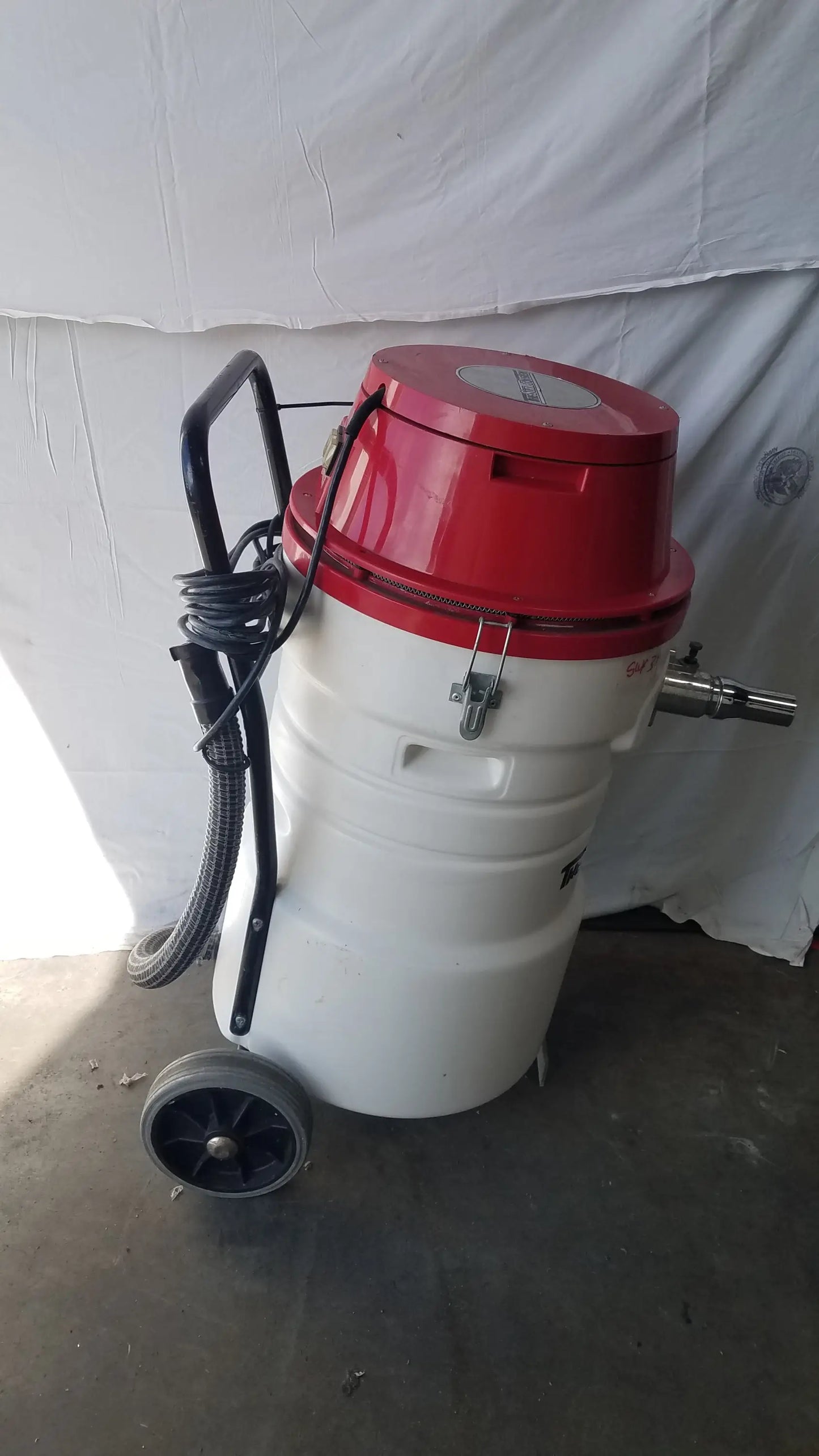 Surtec system c72f1 red and white wet dry vacuum cleaner with black handle hose and wheel for versatile cleaning