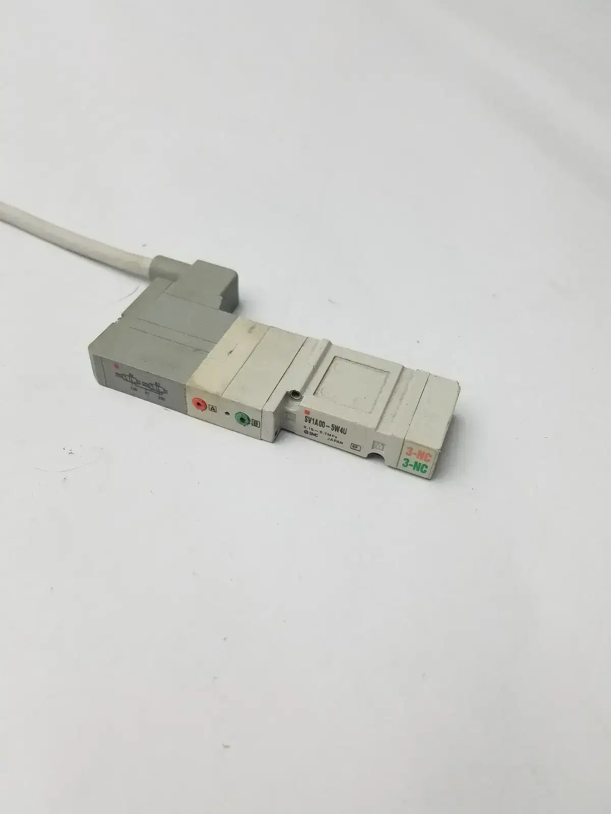 SMC SV1A00-5W4U Solenoid Valve SV1A005FU Solenoid Valve, second-hand product photo 2