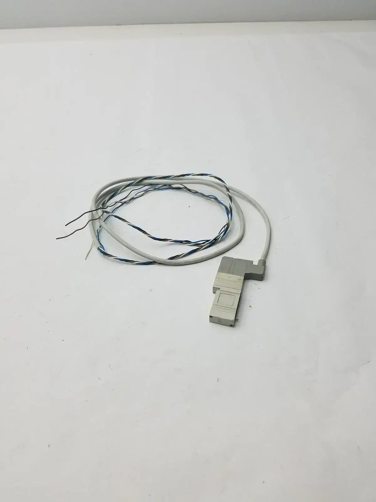 SMC SV1A00-5W4U Solenoid Valve SV1A005FU Solenoid Valve, second-hand product photo 7