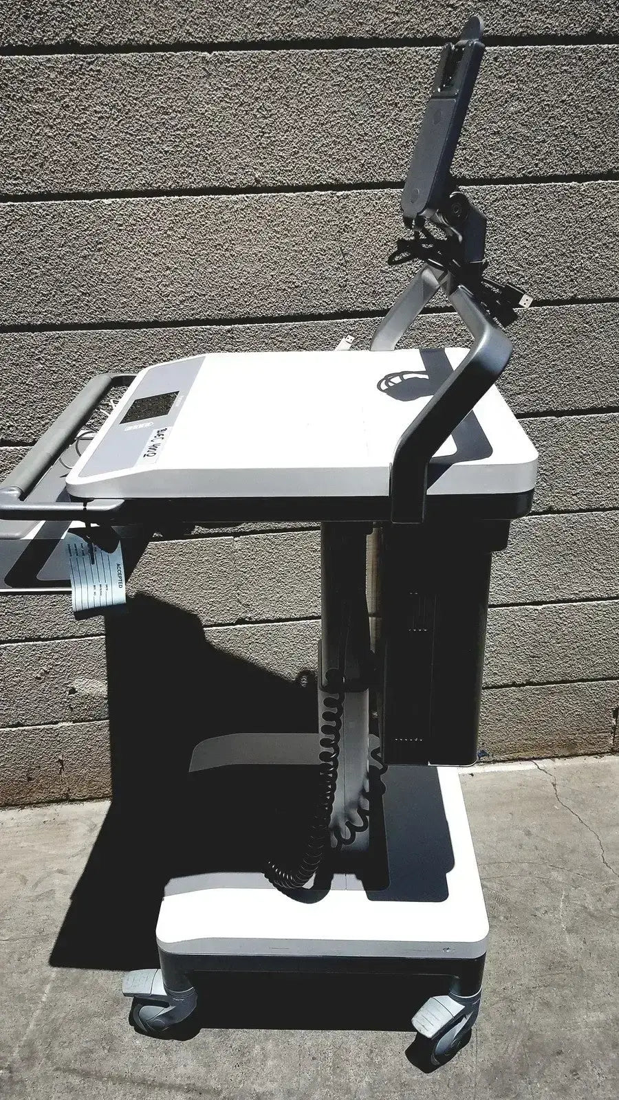 T7 Powered Technology Cart Mobile Medical Workstation with Power Supply Mobile Medical Workstation, second-hand product photo 3