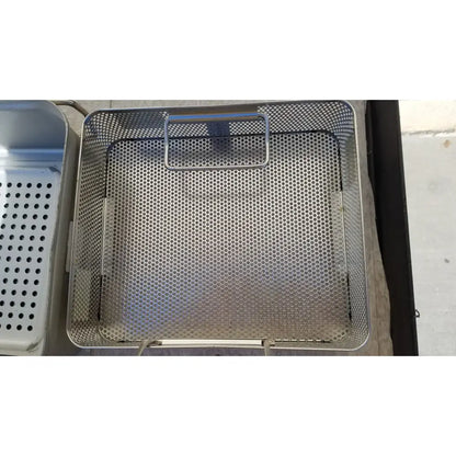 Rectangular stainless steel mesh fryer basket with reinforced handle for case genesis sterilization container use