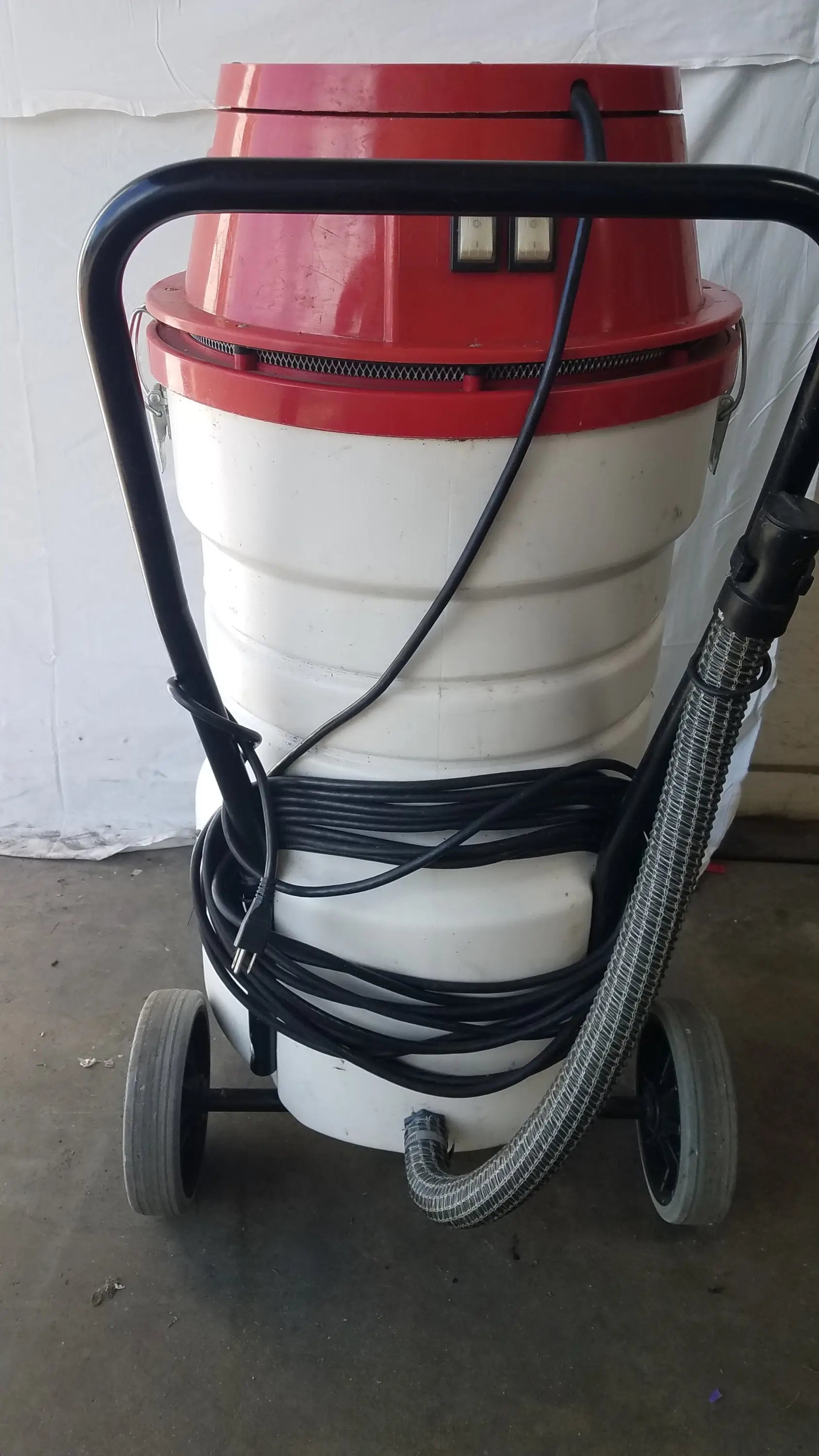 The surtec system c72f1 red and white wet dry vacuum cleaner with black handle hose and wheels for industrial use