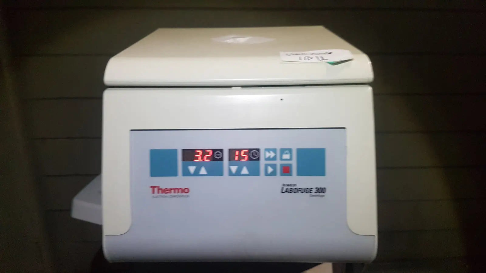 Thermo Scientific Thermo Fisher Scientific Heraeus Labofuge 300 Centrifuge Laboratory Centrifuge, second-hand product photo 1