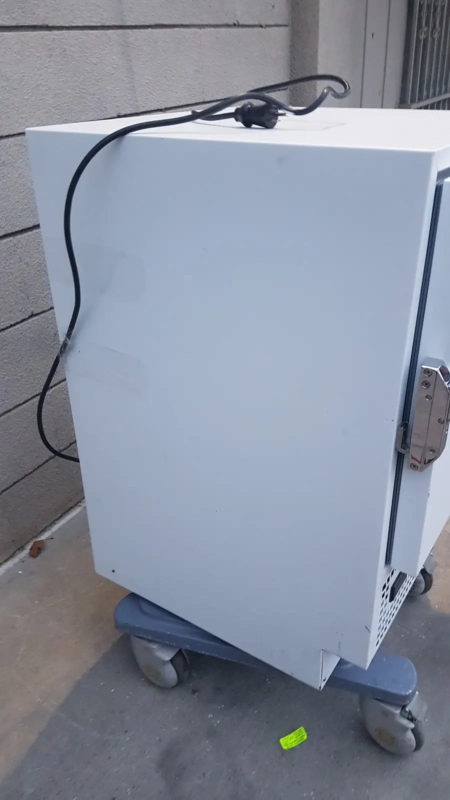 Thermo Scientific Thermo fisher Scientific MR05 Series Undercounter Lab Refrigerator Laboratory Refrigerator, second-hand product photo 4