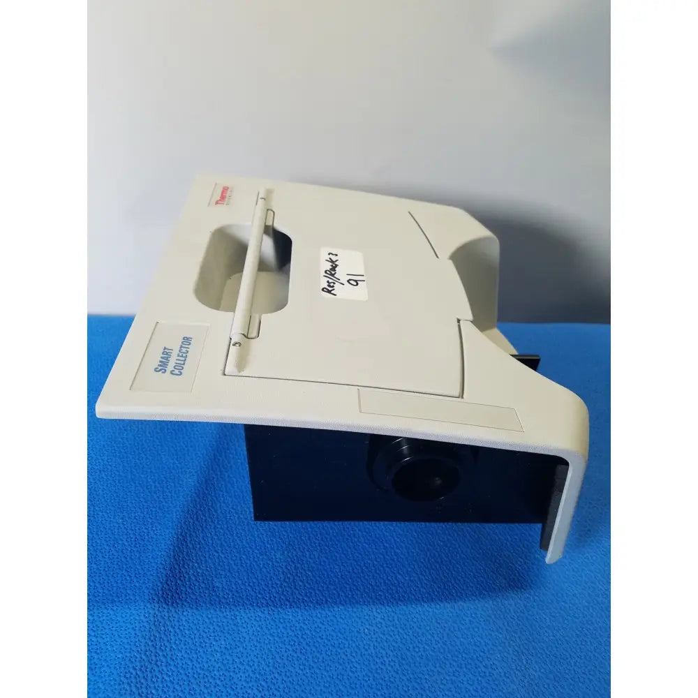 Off-white plastic thermo nicolet smart collector diffuse reflectance ftir accessory with black lens and handle model 0031-999