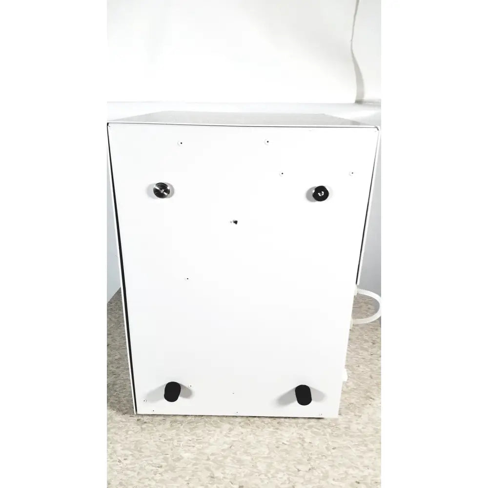 White thermo scientific easypure ii d7401 water filter system with black feet and circular knobs on the back side