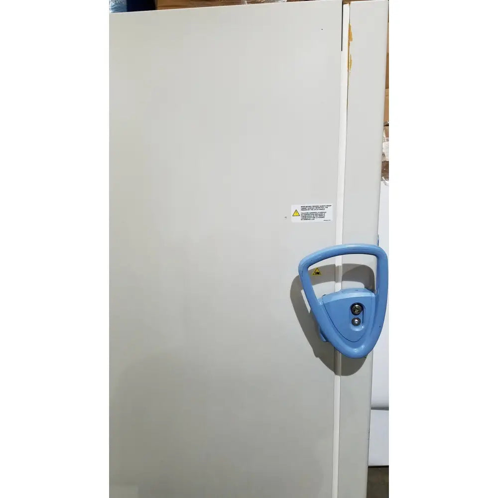 Blue plastic handle with integrated lock on white door of thermo scientific forma 88000 series ultra-low temperature freezer