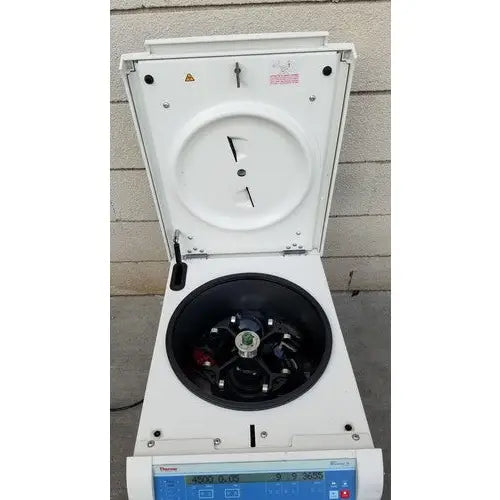 Thermo scientific heraeus megafuge 16 centrifuge in white with black rotor and digital display for scientific use
