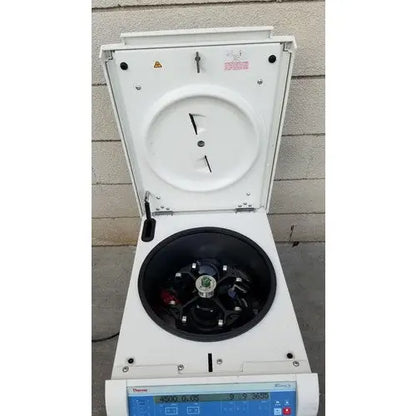 Thermo scientific heraeus megafuge 16 centrifuge in white with black rotor and digital display for scientific use
