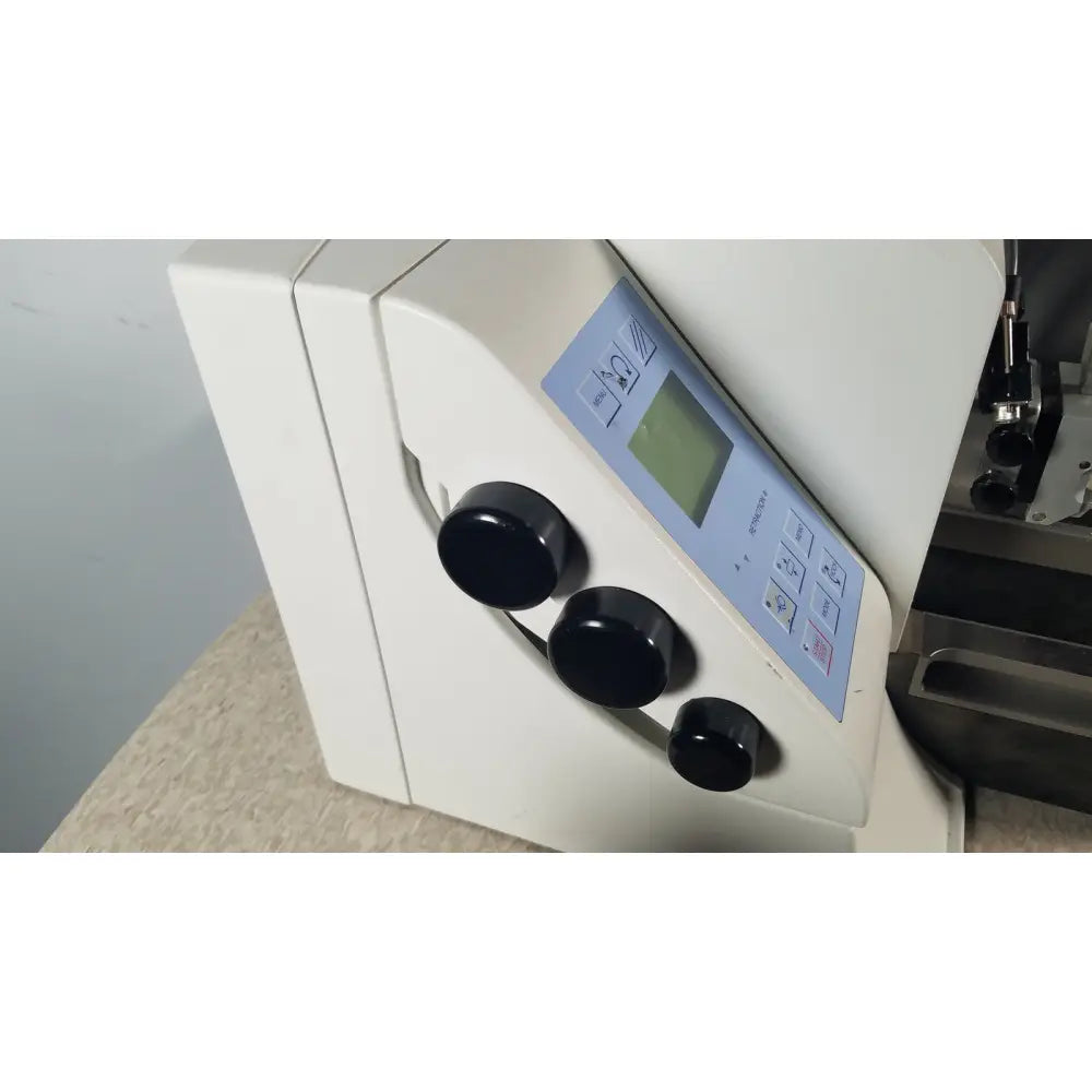 White thermo scientific microm hm 355 s rotary microtome with black rotary knobs and digital display panel for precision cutting