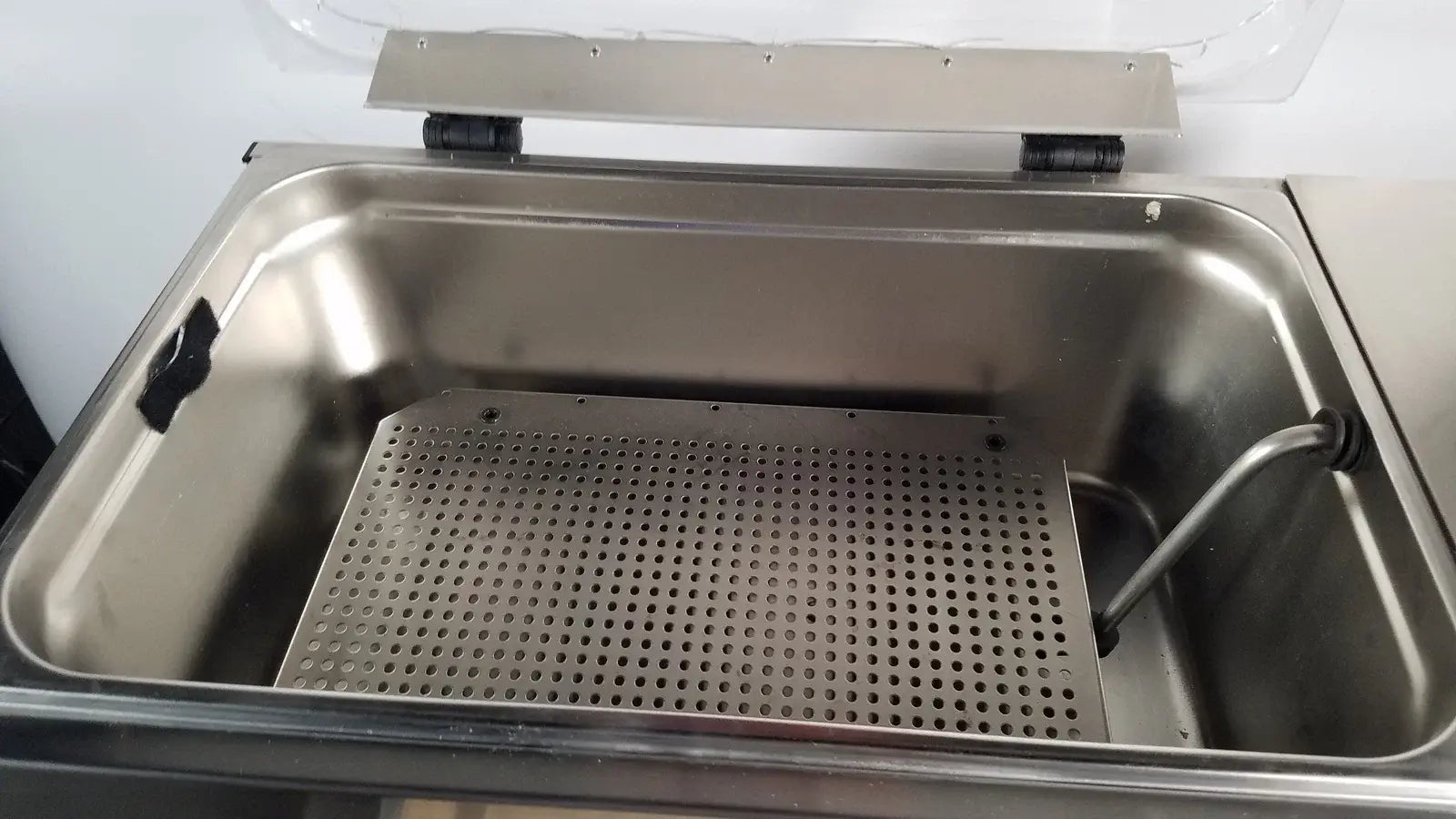 Reuse Medical Thermo Scientific SWB25 Digital Shaker Water Bath Water Baths, Circulators & Chillers, second-hand product photo 3