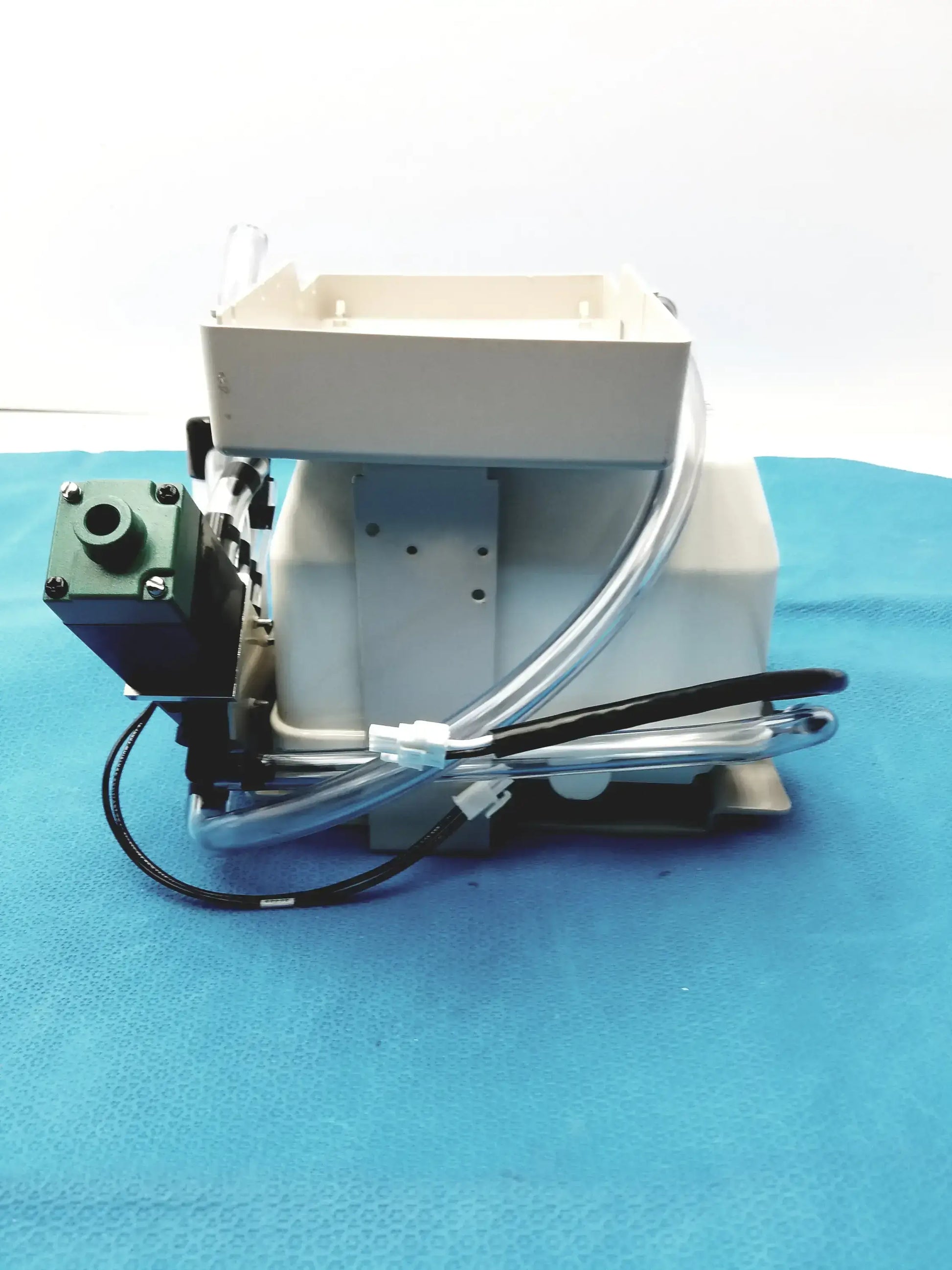 Thomas YP70VC/120 Oil-less Linear Diaphragm Compressor Oil-less Linear Diaphragm Compressor, second-hand product photo 4