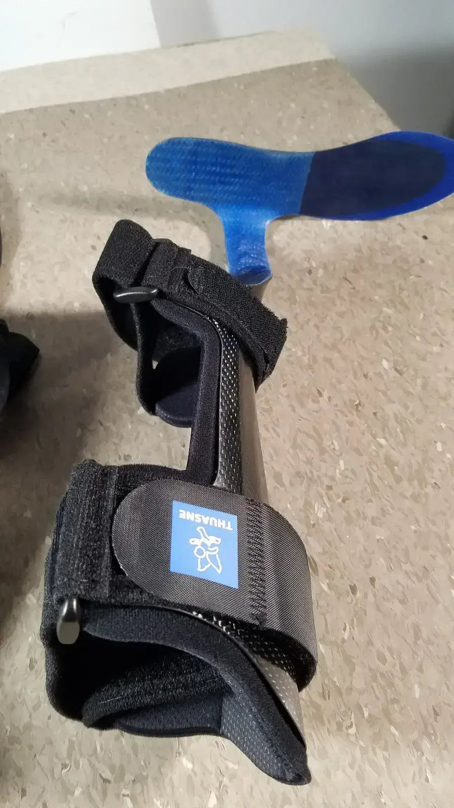 Thuasne SpryStep Carbon Fiber AFO Orthotic Right Foot Drop Brace, Small Ankle-Foot Orthosis (AFO), second-hand product photo 9