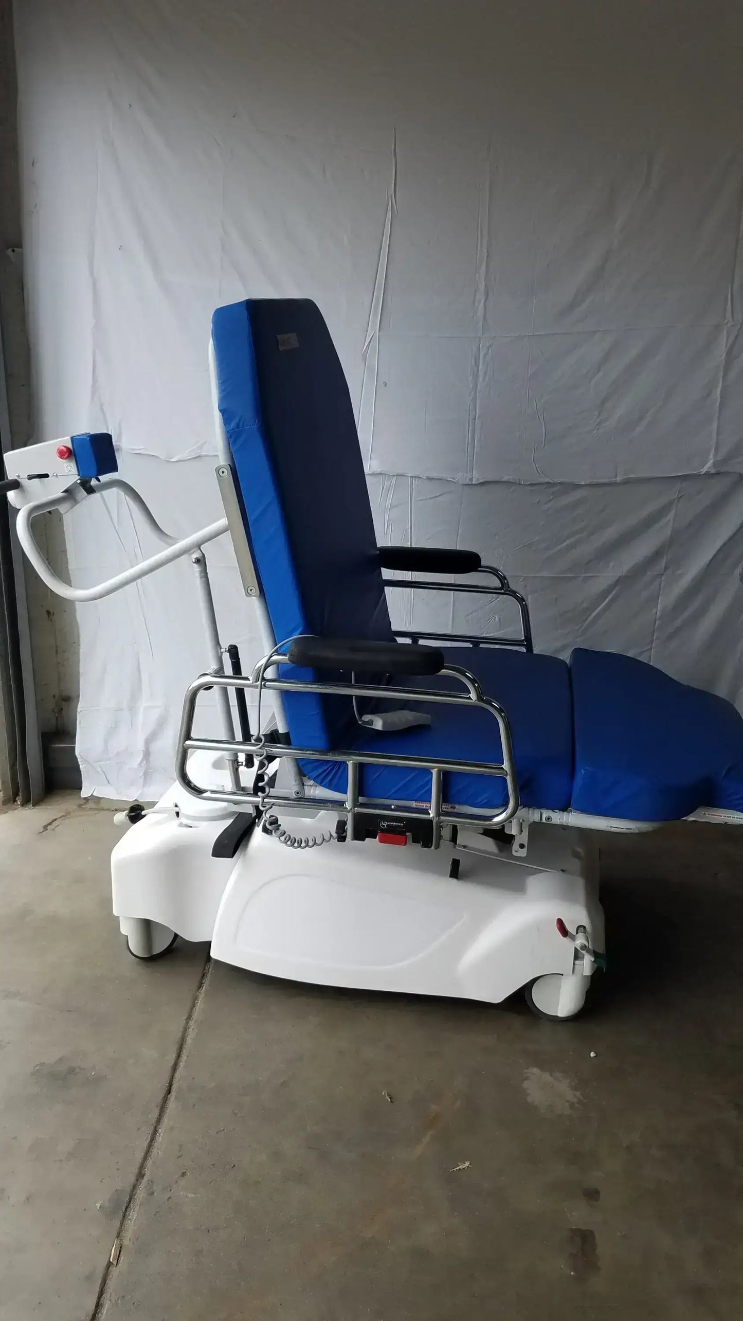Reuse Medical Equipment TransMotion TMM6 Power Drive Stretcher Chair Powered Examination Chairs, as-is (for parts) product photo 4