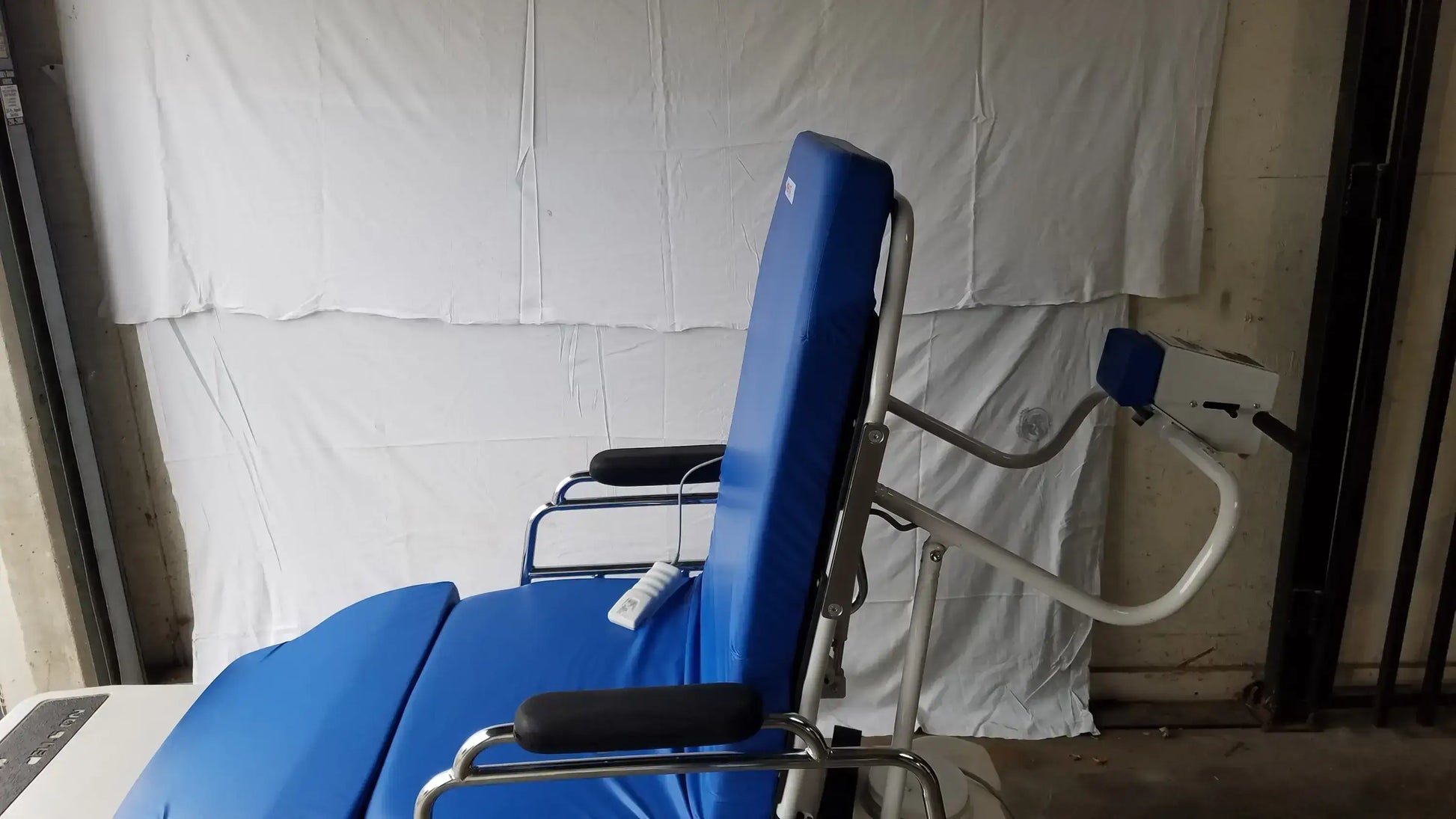 Reuse Medical Equipment TransMotion TMM6 Power Drive Stretcher Chair Powered Examination Chairs, as-is (for parts) product photo 18
