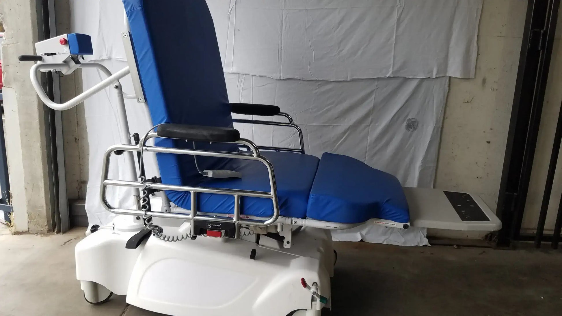 Reuse Medical Equipment TransMotion TMM6 Power Drive Stretcher Chair Powered Examination Chairs, as-is (for parts) product photo 5