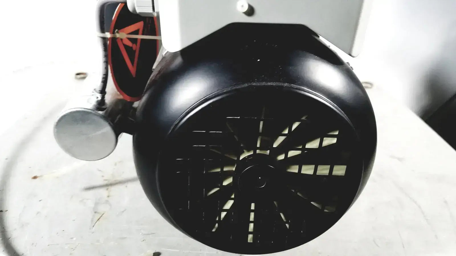 Carl Zeiss Trivac Leybold D16B Rotary Vane Vacuum Pump Rotary Vane Vacuum Pump, as-is (for parts) product photo 1