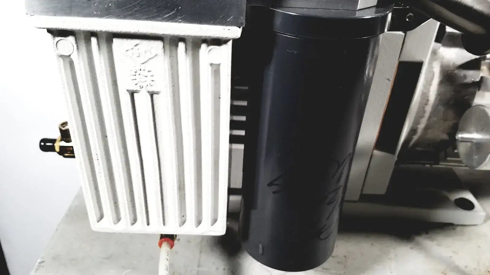 Carl Zeiss Trivac Leybold D16B Rotary Vane Vacuum Pump Rotary Vane Vacuum Pump, as-is (for parts) product photo 15