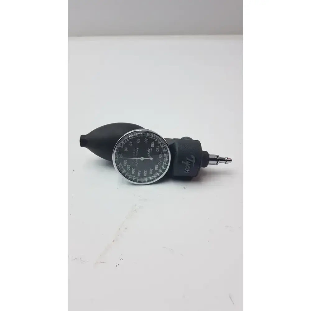 Welch Allyn Tycos Hand Aneroid Gauge Lifetime Certified Sphygmomanometer Gauge, second-hand product photo 2