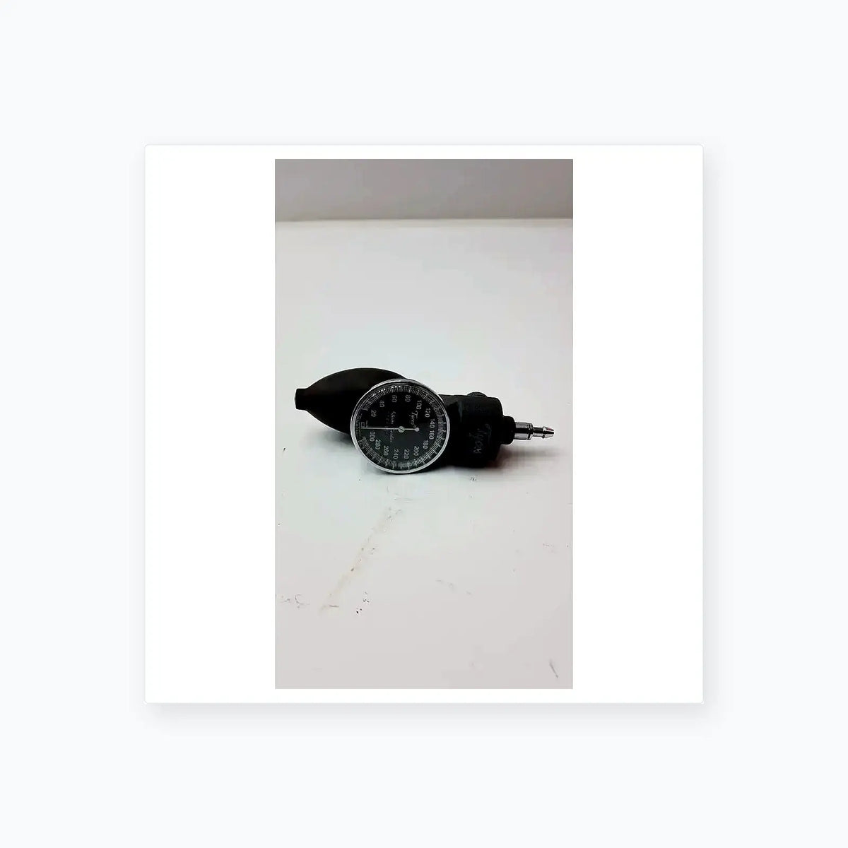 Welch Allyn Tycos Hand Aneroid Gauge Lifetime Certified Sphygmomanometer Gauge, second-hand product photo 2