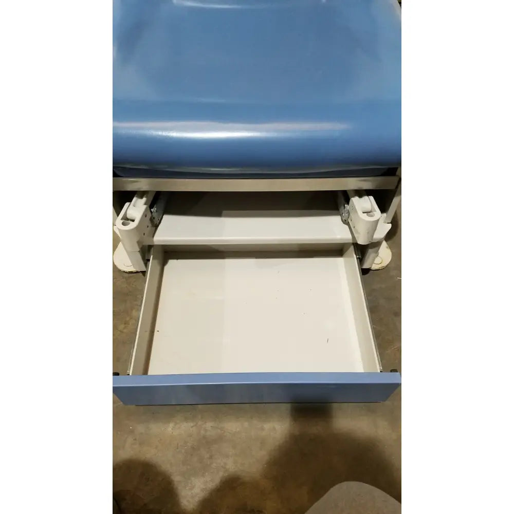 Umf 4070 power table with hand control featuring blue padded surface white drawer and metal frame for reuse medical use