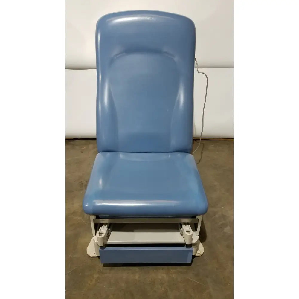 Umf 4070 power table with hand control featuring blue padded medical chair with smooth surface and adjustable height mechanism