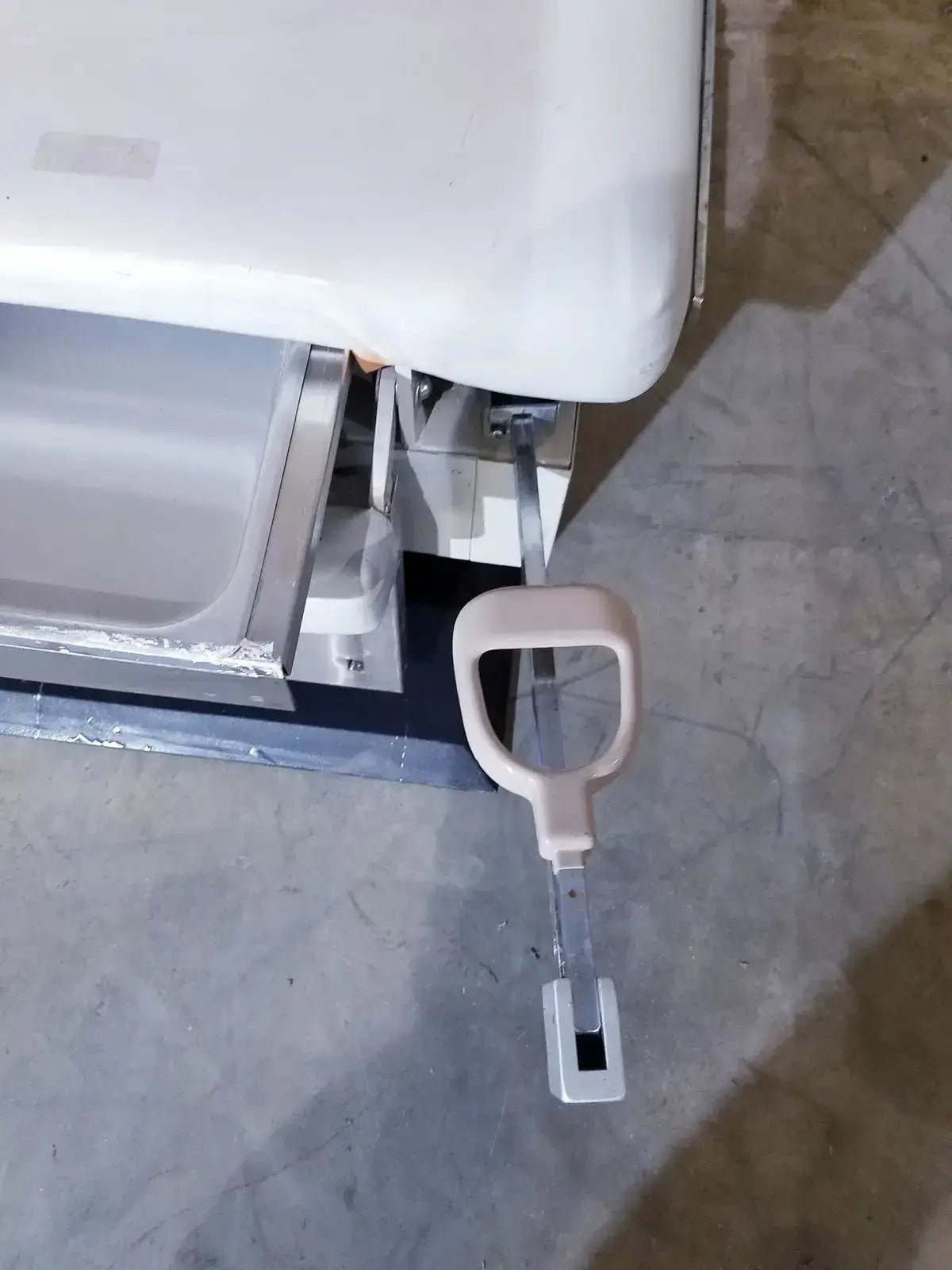 UMF 5020 Economy Power Procedure Chair, Hand Control Power Procedure Chair, second-hand product photo 12