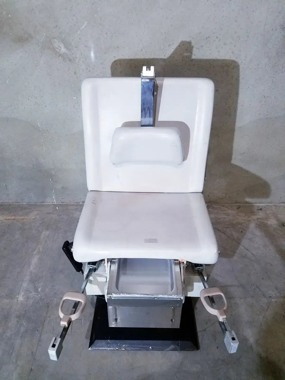 UMF 5020 Economy Power Procedure Chair, Hand Control Power Procedure Chair, second-hand product photo 13