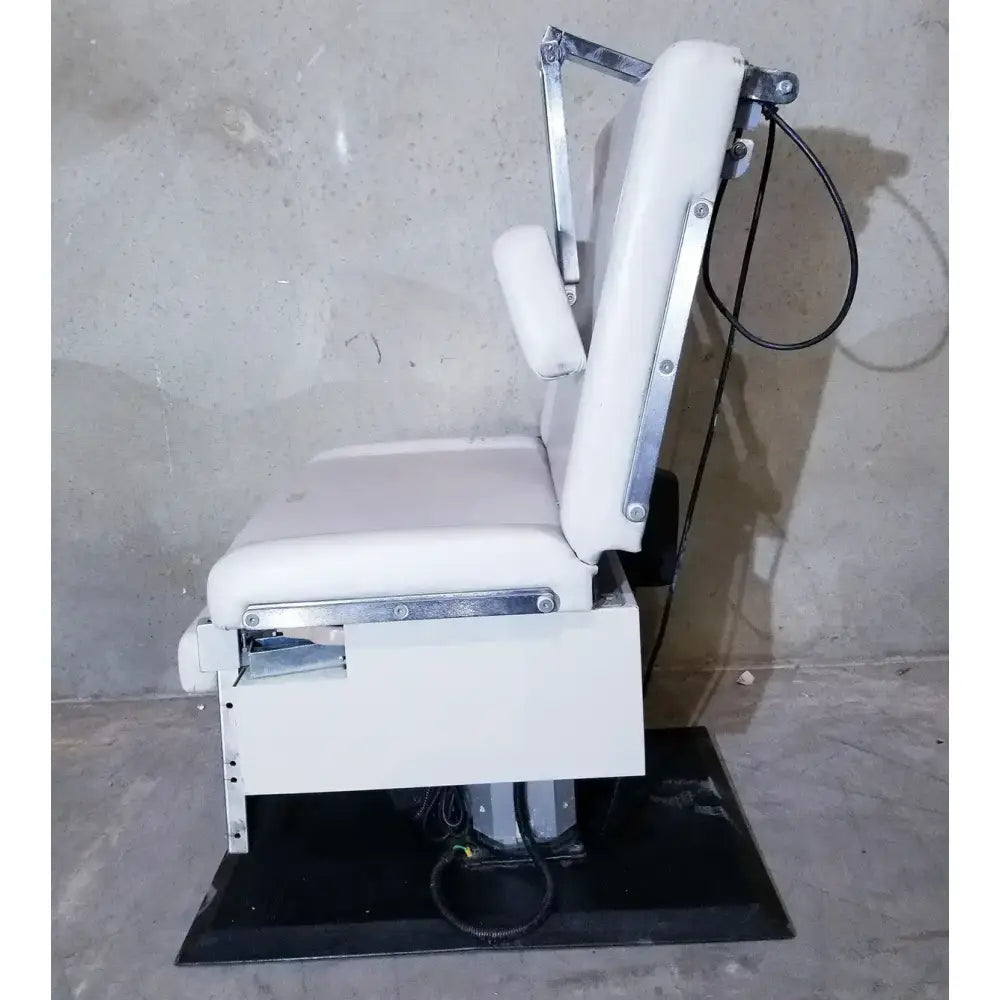 UMF 5020 Economy Power Procedure Chair, Hand Control Power Procedure Chair, second-hand product photo 1