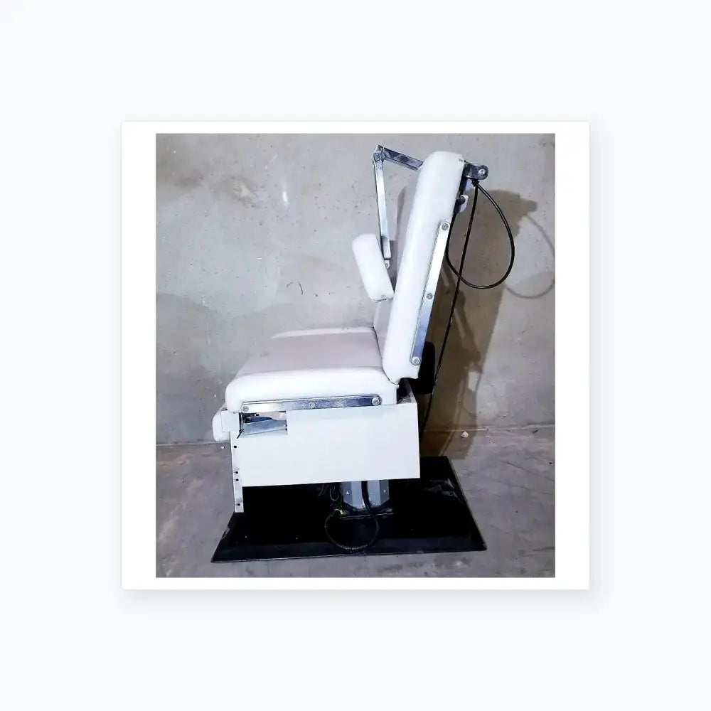 UMF 5020 Economy Power Procedure Chair, Hand Control Power Procedure Chair, second-hand product photo 1