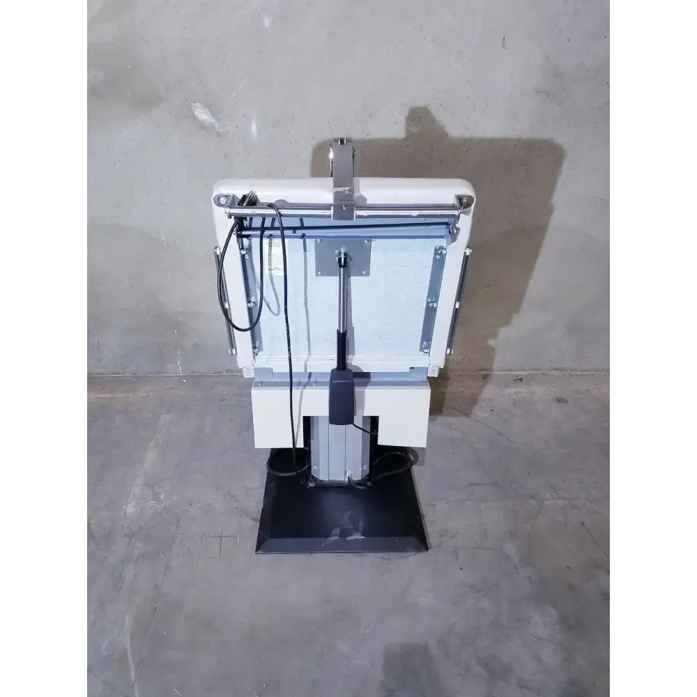 UMF 5020 Economy Power Procedure Chair, Hand Control Power Procedure Chair, second-hand product photo 4