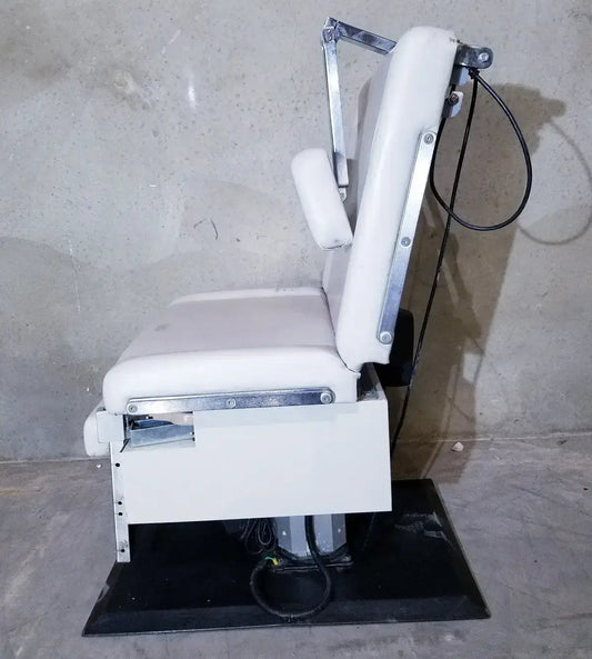 UMF 5020 Economy Power Procedure Chair, Hand Control Power Procedure Chair, second-hand product photo 1
