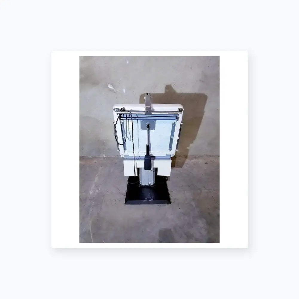 UMF 5020 Economy Power Procedure Chair, Hand Control Power Procedure Chair, second-hand product photo 4