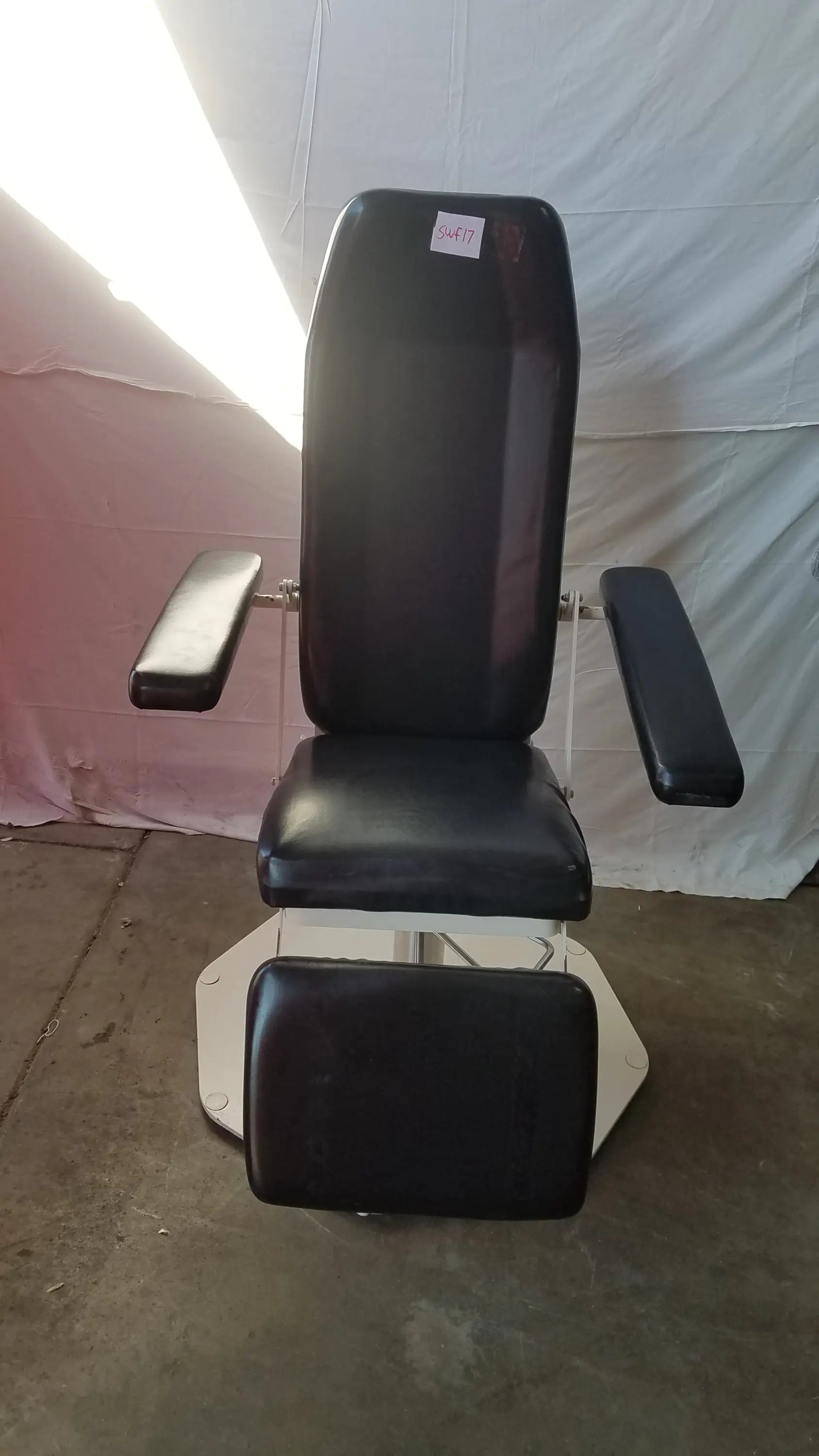 Black leatherette umf medical 8675 adjustable phlebotomy chair with adjustable armrests and footrest for patient comfort