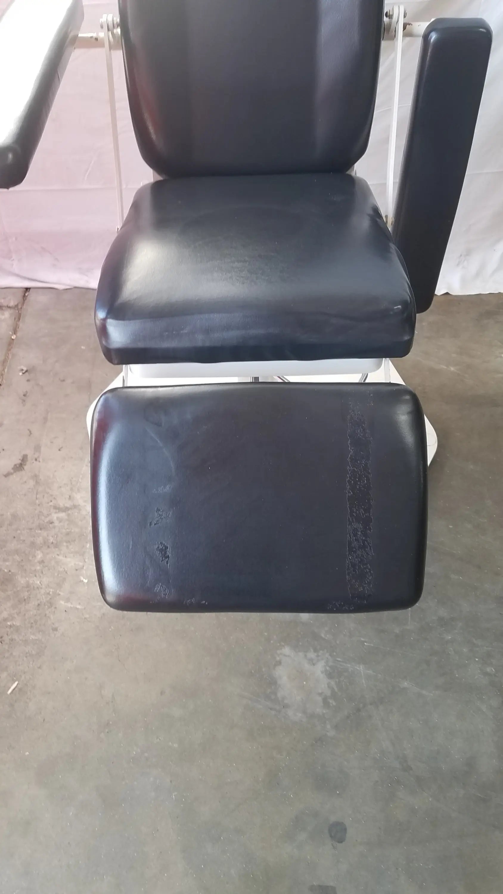 Umf medical 8675 adjustable phlebotomy chair in black leatherette with padded seat and footrest for patient comfort