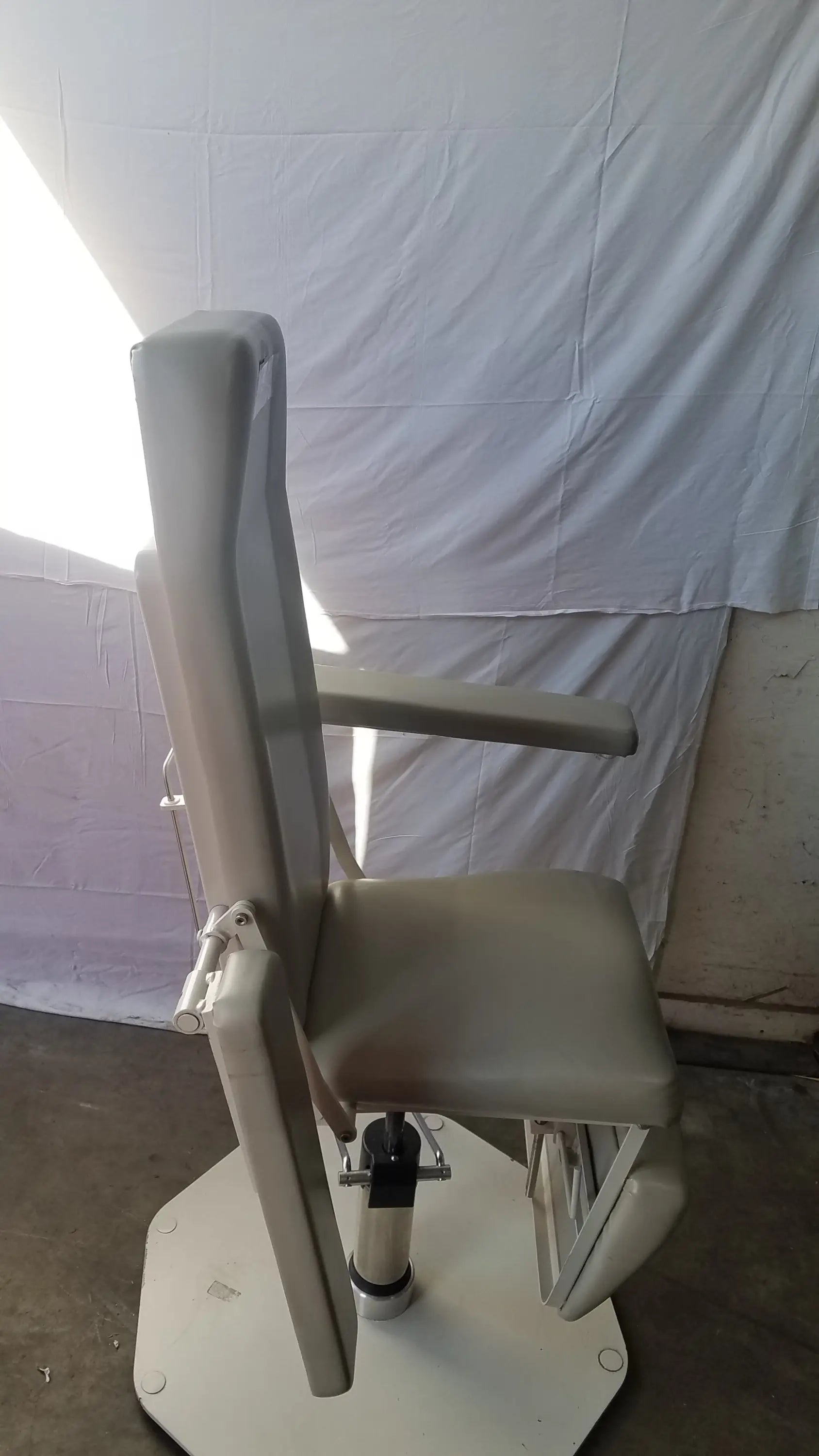 Beige upholstered umf medical 8675 adjustable phlebotomy chair with padded armrests and adjustable height mechanism