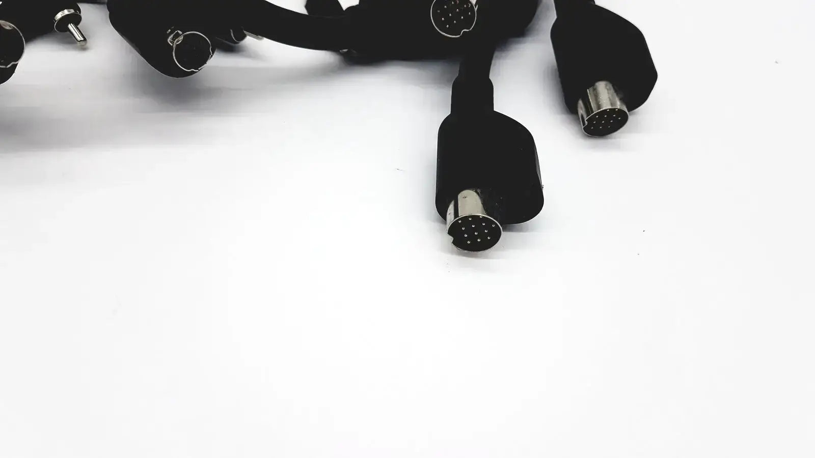 Unbranded Lot of Black Link Cables or Stereo Remote Adapter Cables & Adapters, second-hand product photo 6
