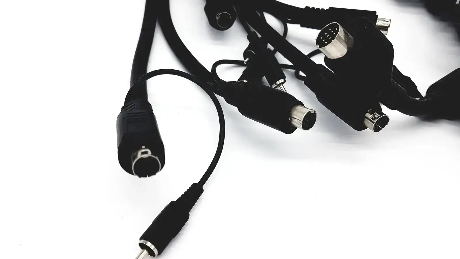 Unbranded Lot of Black Link Cables or Stereo Remote Adapter Cables & Adapters, second-hand product photo 4