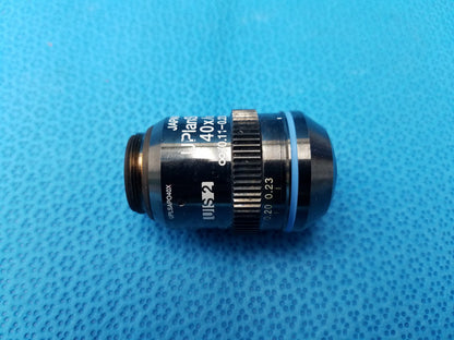 Black uplanSApo 40x microscope objective with silver markings, textured focus ring, numerical aperture 0.90, field number 26.5