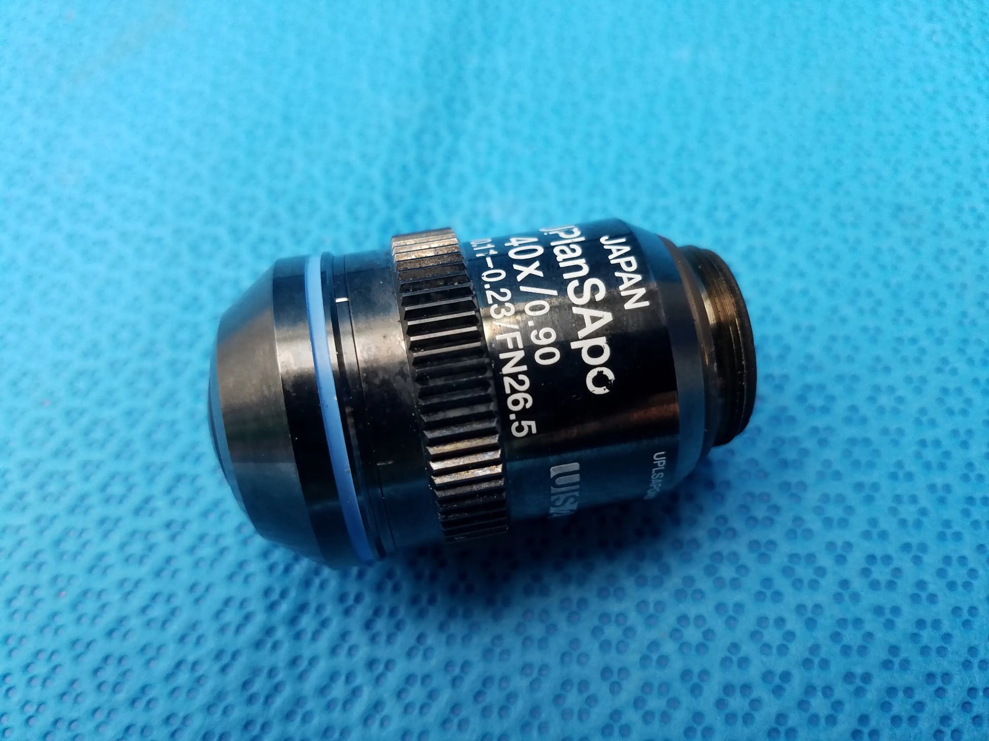 Black Nikon UPlanSApo 40x microscope objective lens with 0.90 numerical aperture and FN26.5 field number features textured focus ring