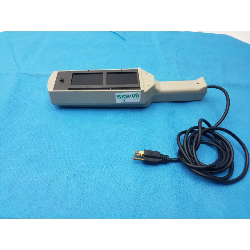 UVP UVM-57 Handheld Mineralight Lamp Handheld Mineralight Lamp, second-hand product photo 2