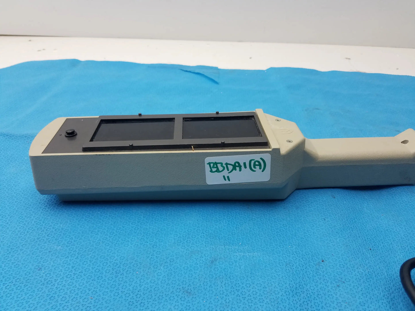 UVP UVM-57 Handheld Mineralight Lamp Handheld Mineralight Lamp, second-hand product photo 4