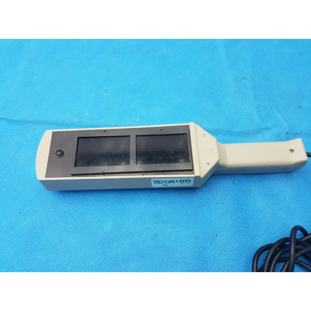 UVP UVM-57 Handheld Mineralight Lamp Handheld Mineralight Lamp, second-hand product photo 3