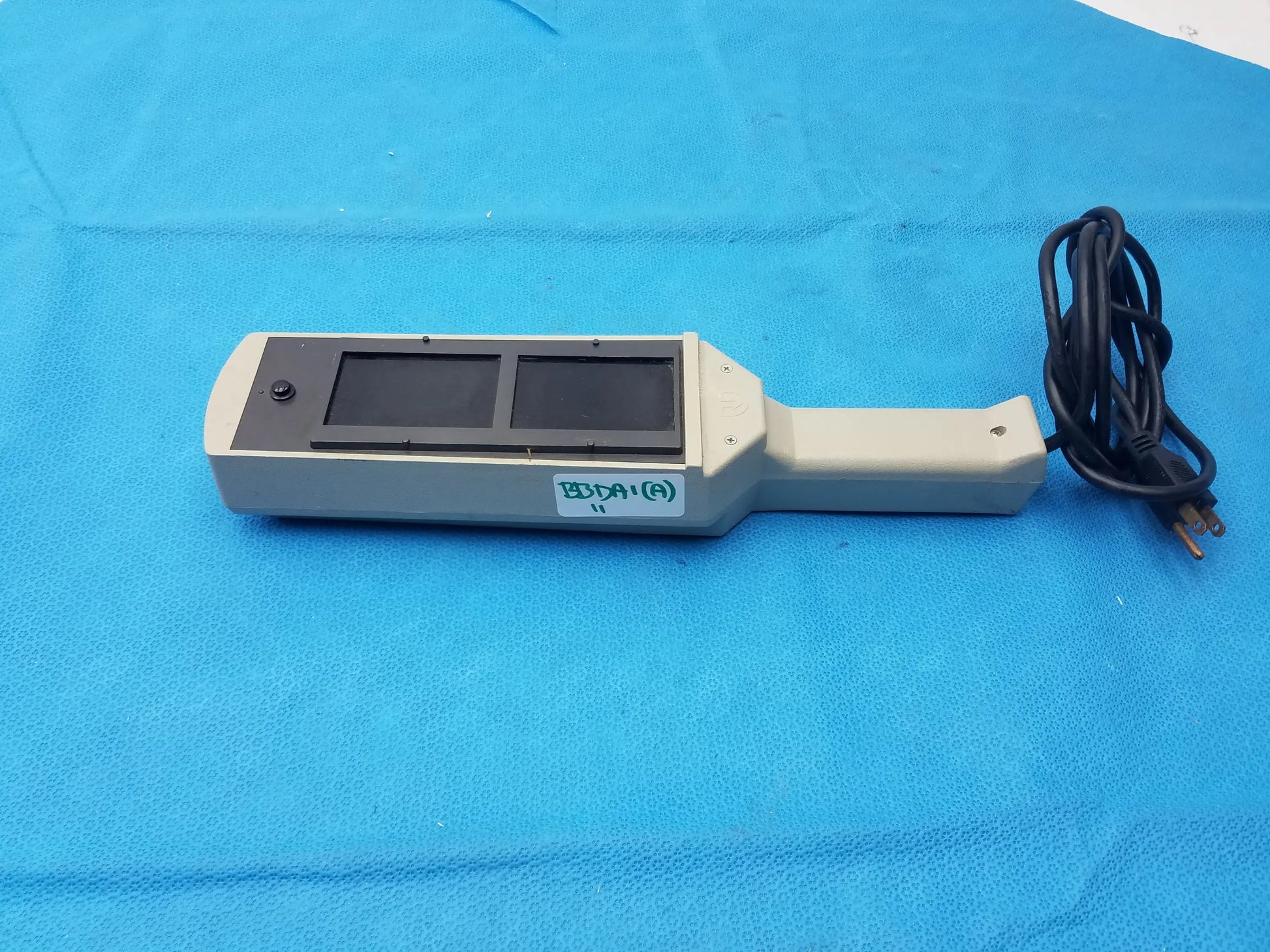 UVP UVM-57 Handheld Mineralight Lamp Handheld Mineralight Lamp, second-hand product photo 1