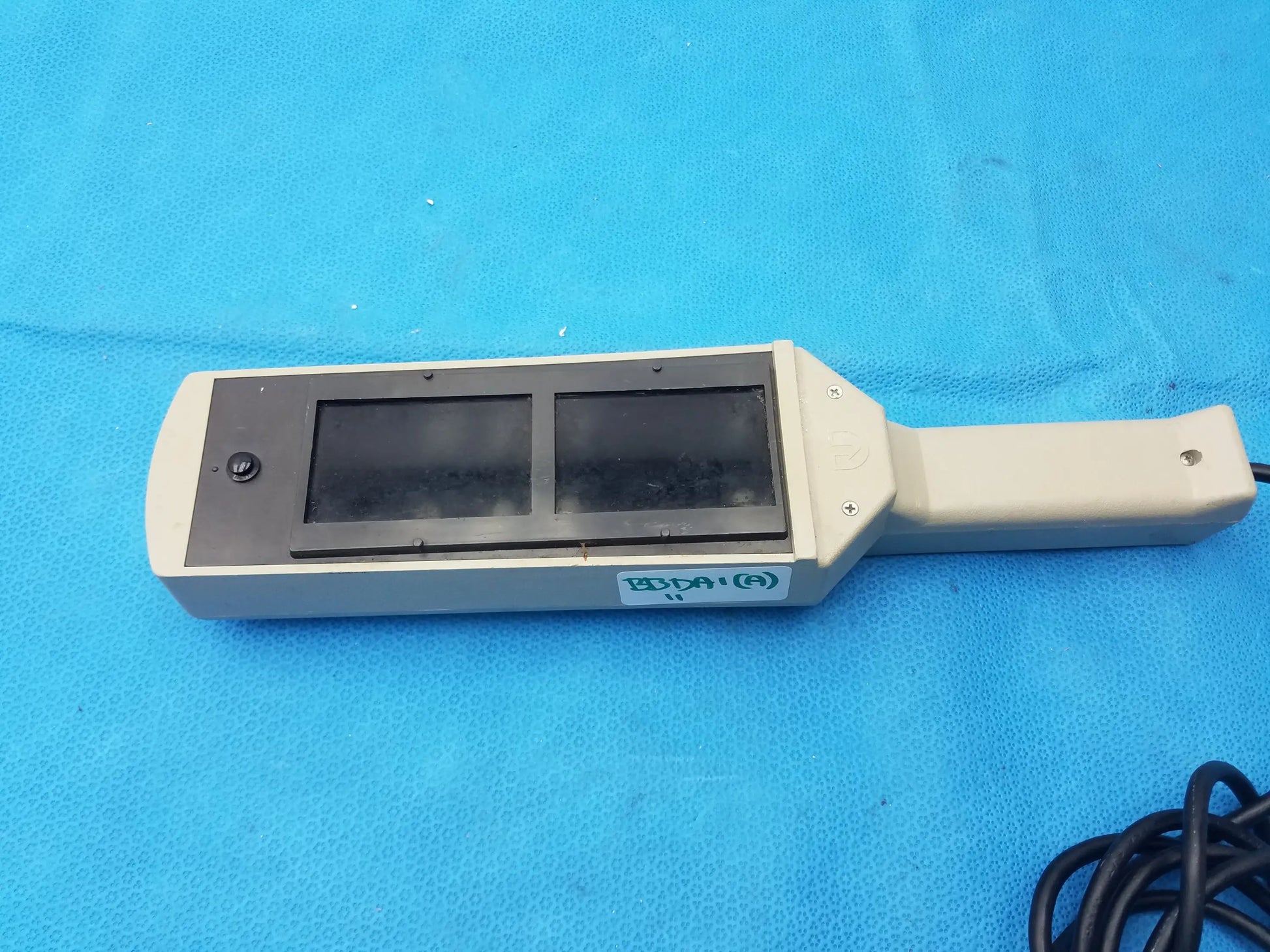UVP UVM-57 Handheld Mineralight Lamp Handheld Mineralight Lamp, second-hand product photo 3
