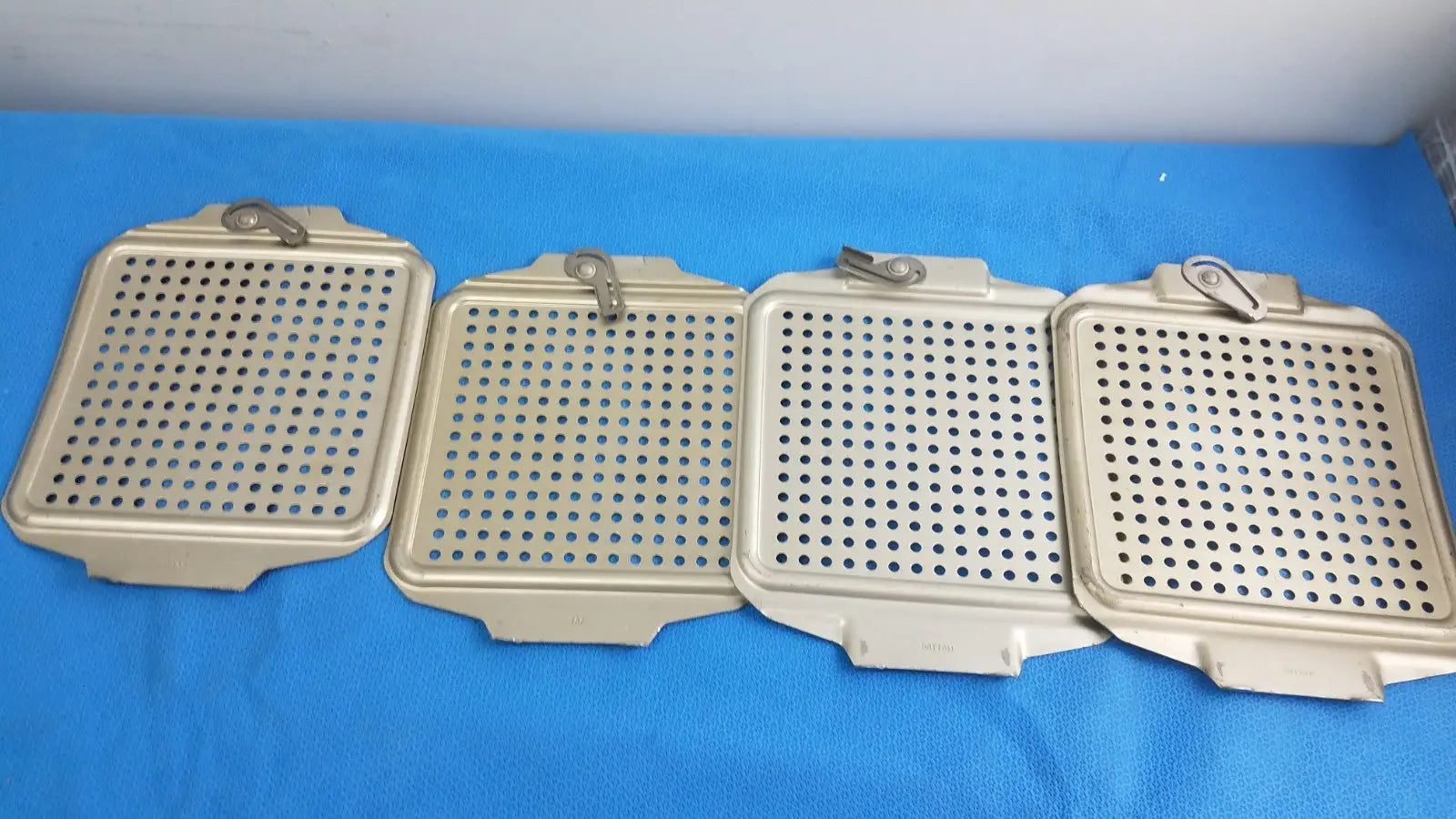 Reuse Medical V. Mueller Genesis Sterilization Case Top Retention Plate Lot of 4 Sterilization Trays & Cases, second-hand product photo 1
