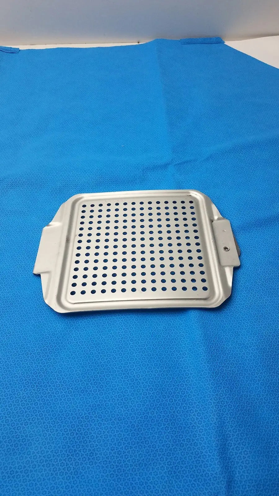V. Mueller Genesis Top Retention Plate – Surgical Sterilization Case Part – Used Sterilization Case Part, second-hand product photo 6