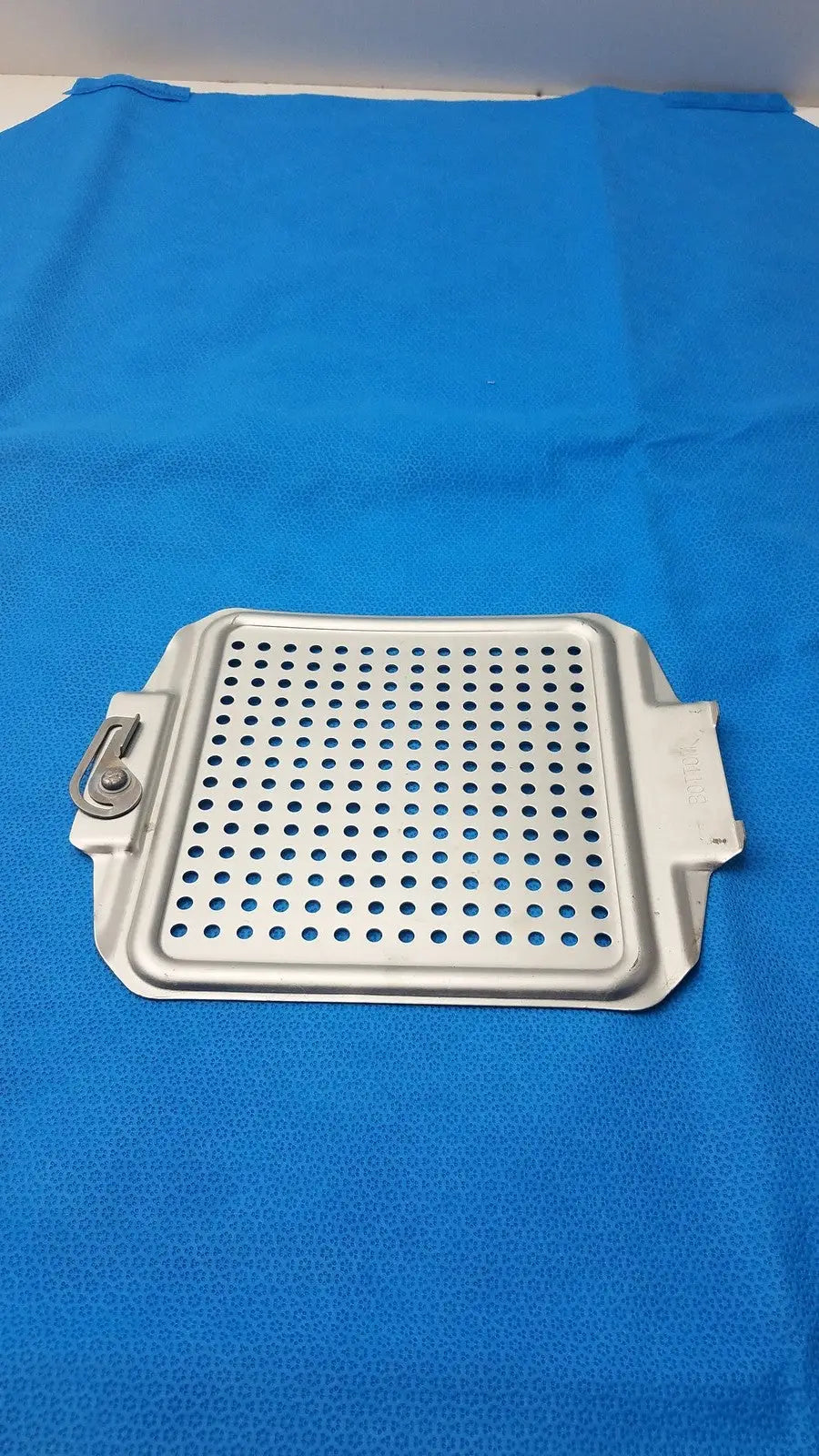 V. Mueller Genesis Top Retention Plate – Surgical Sterilization Case Part – Used Sterilization Case Part, second-hand product photo 3